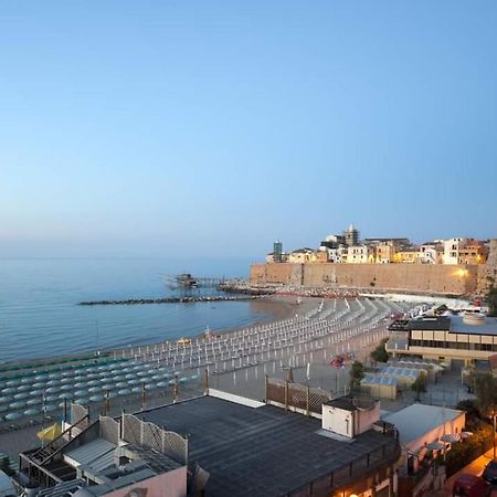 La Finestra Sul Castello B&B Термолі Екстер'єр фото