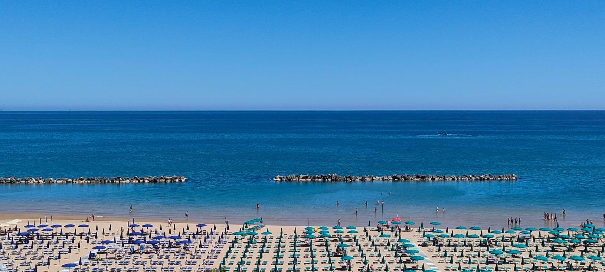 La Finestra Sul Castello B&B Термолі Екстер'єр фото