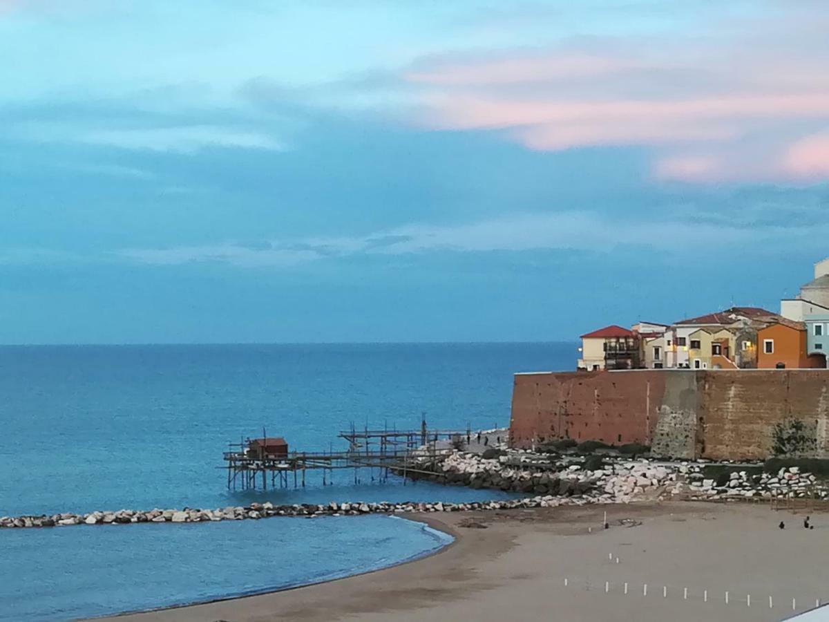 La Finestra Sul Castello B&B Термолі Екстер'єр фото
